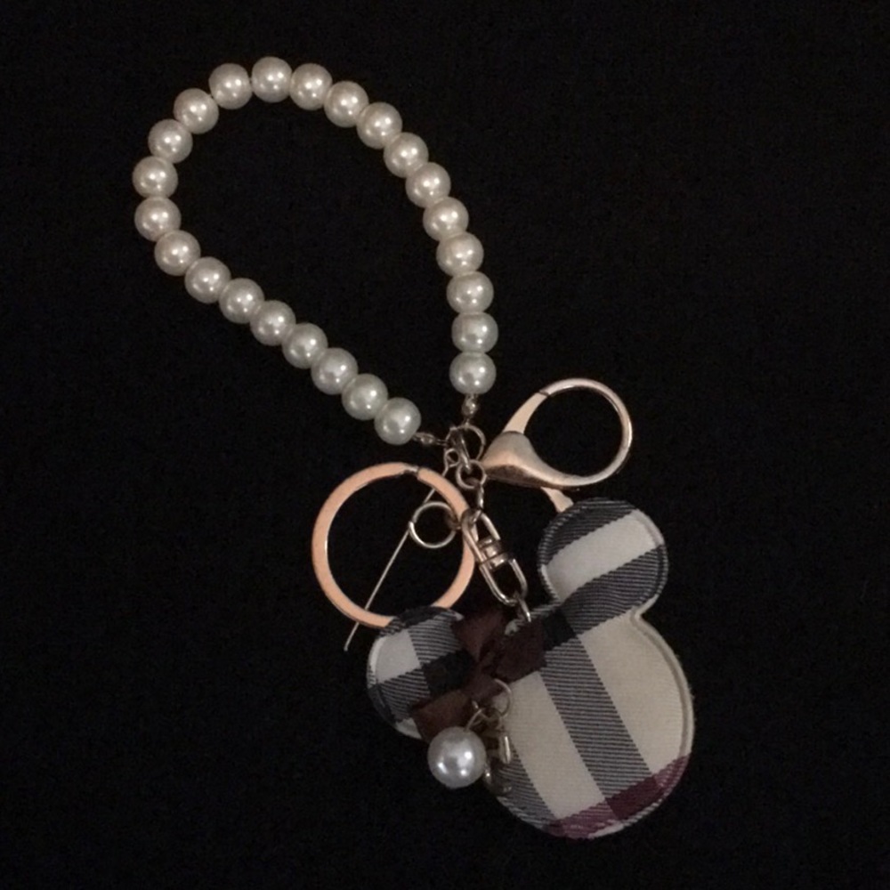 Mouse and pearls keychain 🔑